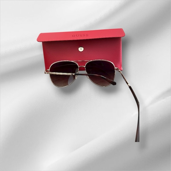 Guess Aviator 40th Anniversary Sunglasses NWOT Hardshell Case - Picture 3 of 7